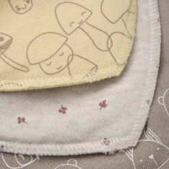 Pippi Babywear Halstücher 3er Pack Dreieckstücher Pilze Zartgelb -Babybekleidungs Geschäft Pippi 6159 374 B 1280x1280