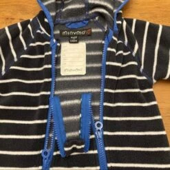 Minymo Jungen Fleeceoverall Le88 Navy/weiß Gestreift Mit Royal 6 Minymo Jungen Fleeceoverall Le88 Navy/weiß Gestreift Mit Royal -Babybekleidungs Geschäft minymo ringel fleeceanzug 1280x1280